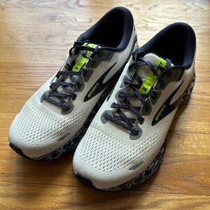 EUC Women’s Brooks Ghost 15 size 9.